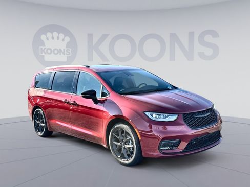 New 2026 Chrysler Pacifica Limited w/ S Appearance Package image 10