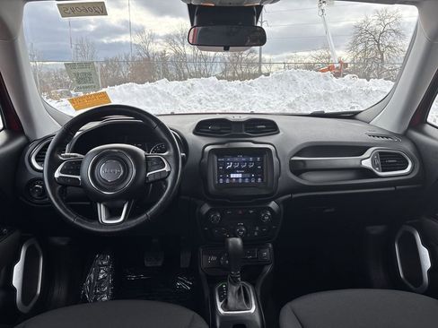 Used 2018 Jeep Renegade Latitude w/ Cold Weather Group image 5