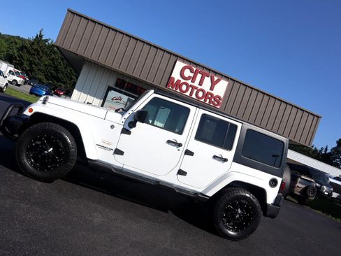 Used 2015 Jeep Wrangler Unlimited Sahara w/ Connectivity Group image 69