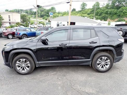 Used 2025 Chevrolet Equinox LT AWD/4WD image 2