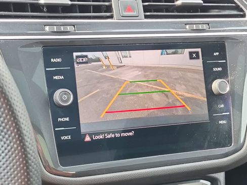 Used 2022 Volkswagen Tiguan SE R-Line image 15