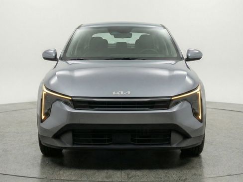 Used 2025 Kia K4 LXS image 2