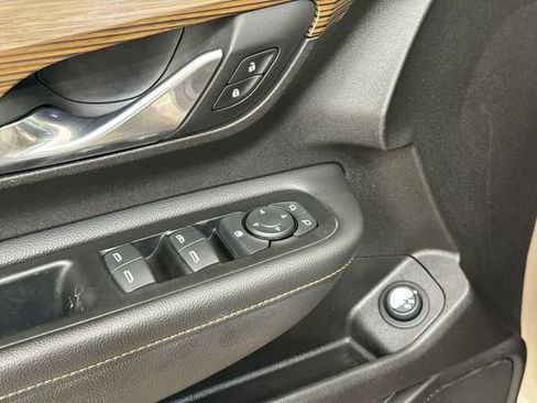 Used 2018 GMC Terrain SLE w/ Driver Convenience Package FWD image 23