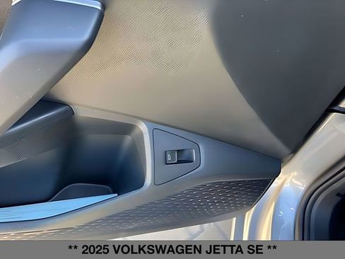 Used 2025 Volkswagen Jetta SE w/ Sunroof Package image 13