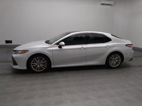 Used 2018 Toyota Camry XLE FWD image 2