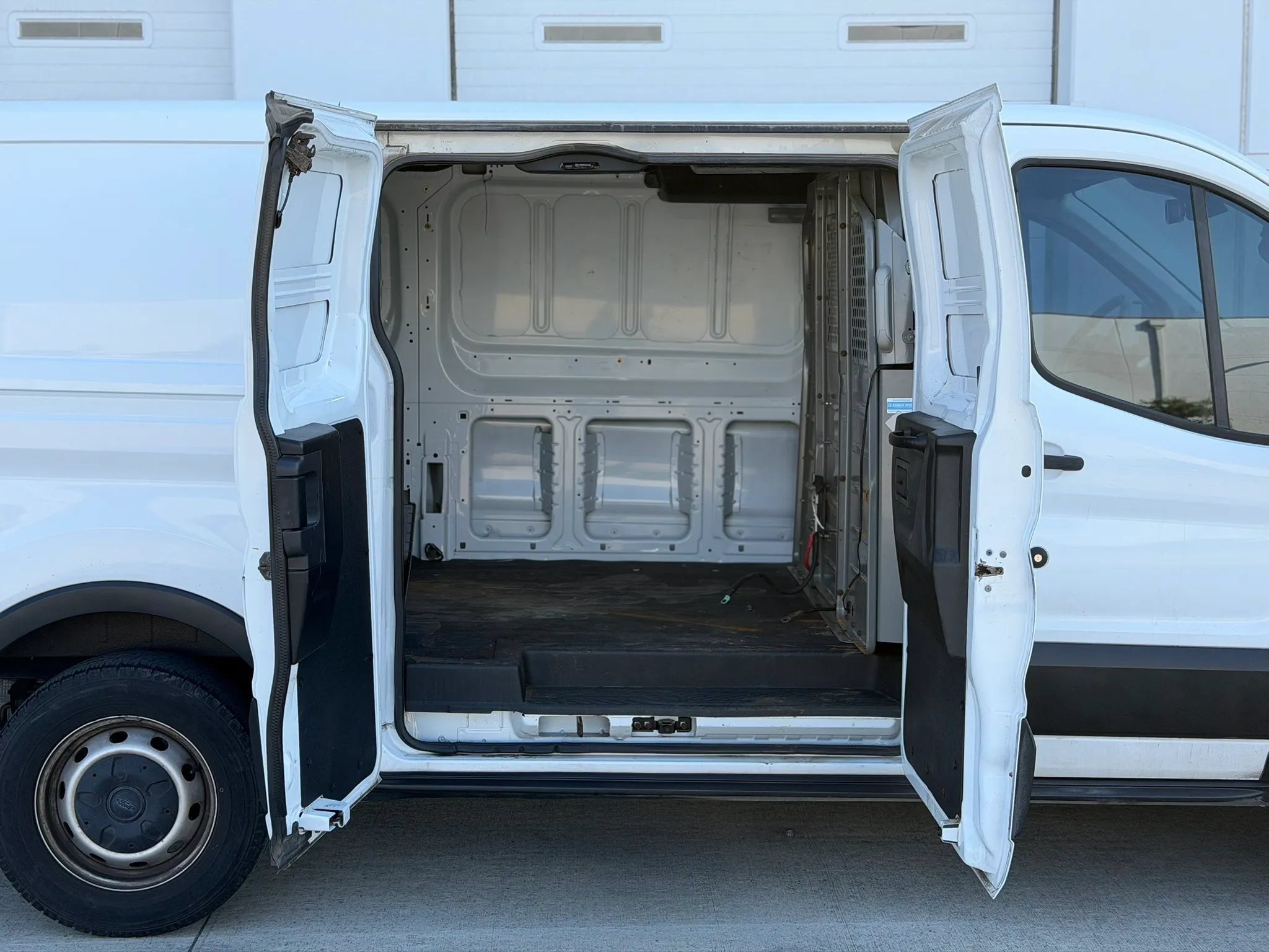 Used 2019 Ford Transit 150 130 Low Roof RWD image 12