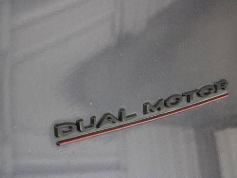 Used 2020 Tesla Model Y Long Range image 18