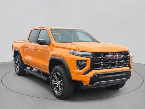 Used 2025 GMC Canyon AT4 w/ Technology Plus Package AWD/4WD image 3