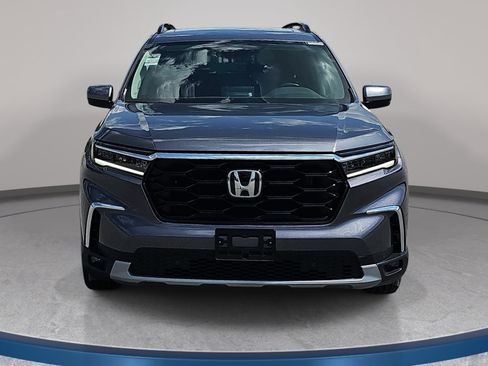 Used 2025 Honda Pilot Touring image 2