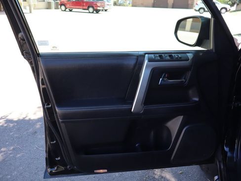 Used 2018 Toyota 4Runner SR5 AWD/4WD image 23