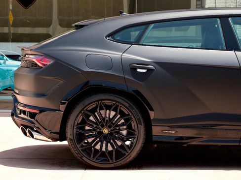 Used 2025 Lamborghini Urus SE AWD/4WD image 13