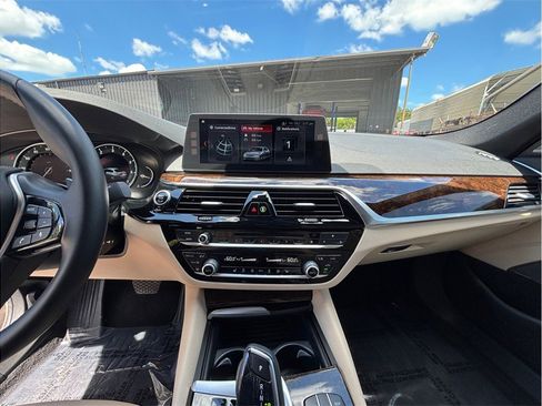 Used 2017 BMW 530i xDrive AWD/4WD image 11