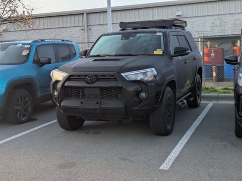 Used 2021 Toyota 4Runner Venture w/ Moonroof Package image 4