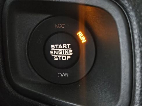 Used 2024 Jeep Gladiator Willys image 14