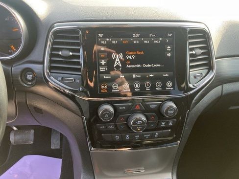 Certified 2022 Jeep Grand Cherokee Laredo X image 16