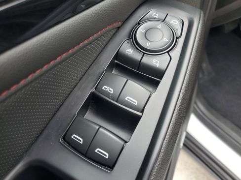 Used 2023 Chevrolet Traverse RS image 23