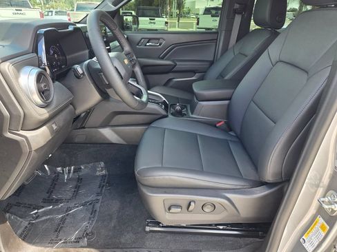 Used 2024 Chevrolet Colorado LT w/ LT Convenience Package III RWD image 5