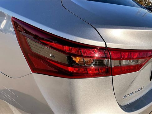 Used 2017 Toyota Avalon Limited image 27