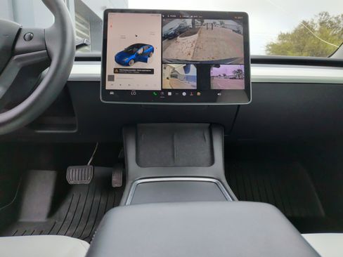 Used 2023 Tesla Model 3 Standard Range image 30