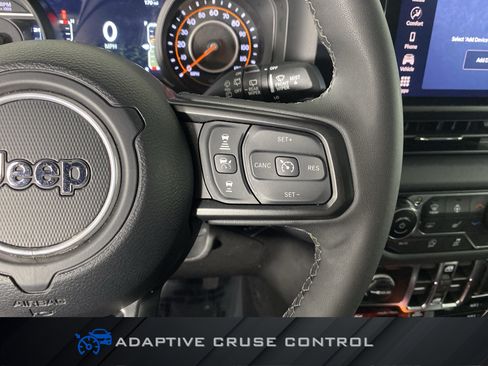 Used 2025 Jeep Wrangler Unlimited Rubicon w/ Convenience Group AWD/4WD image 22