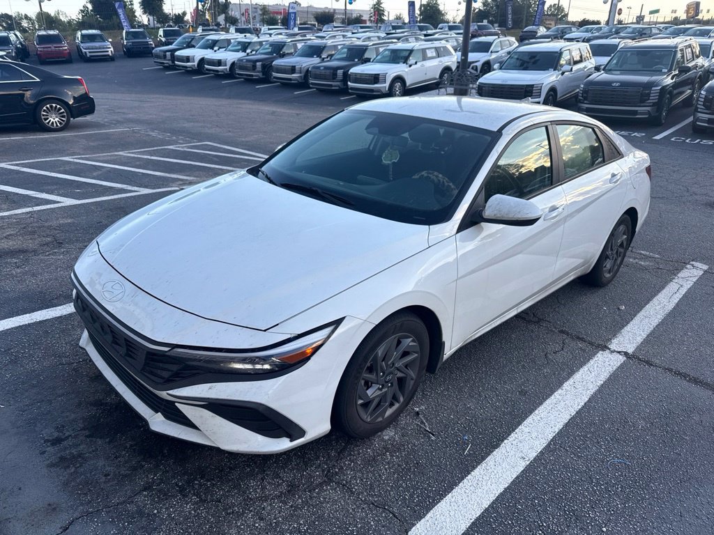 Used 2024 Hyundai Elantra SEL FWD image 1