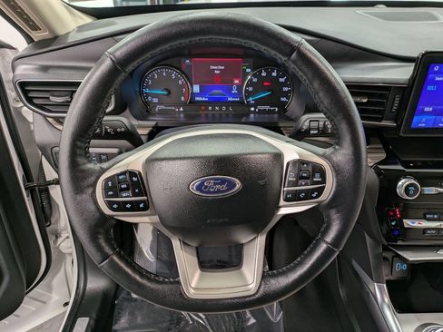 Used 2022 Ford Explorer Limited w/ Equipment Group 301A image 19