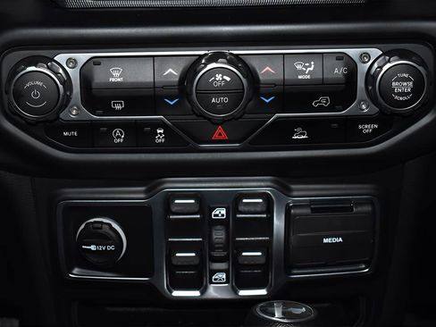 Used 2023 Jeep Wrangler Sahara image 17