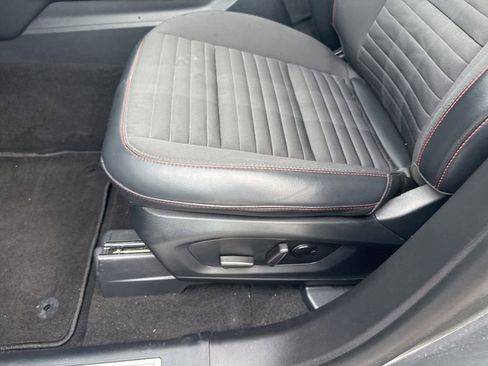 Used 2025 Ford Explorer ST-Line image 19