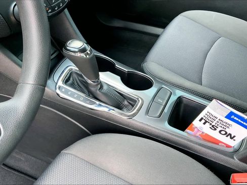 Used 2018 Chevrolet Cruze LT w/ Convenience Package image 16