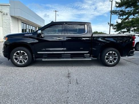 Used 2023 Chevrolet Silverado 1500 High Country w/ Technology Package AWD/4WD image 2