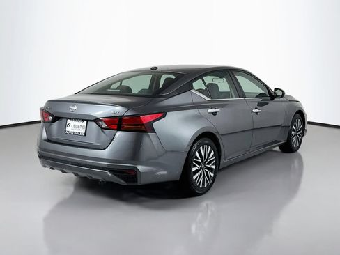 Used 2024 Nissan Altima 2.5 SV FWD image 5