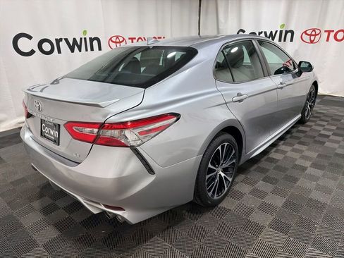 Used 2019 Toyota Camry SE w/ Convenience Package FWD image 8