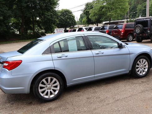 Used 2013 Chrysler 200 Touring FWD image 10