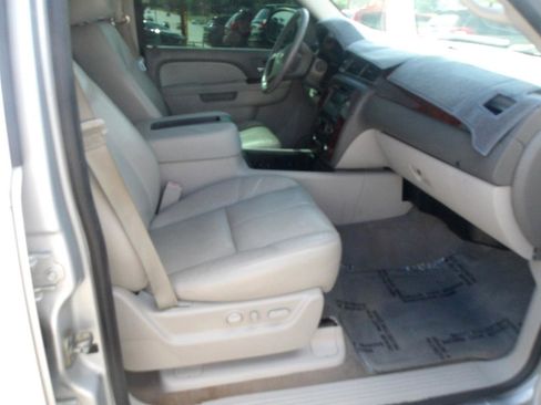 Used 2014 Chevrolet Suburban LT image 10