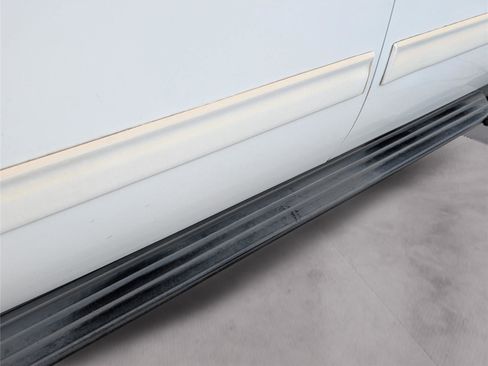 Used 2011 GMC Yukon XL SLT w/ SLT-2 Equipment Package image 21