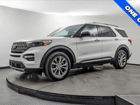 Used 2023 Ford Explorer Limited image 2