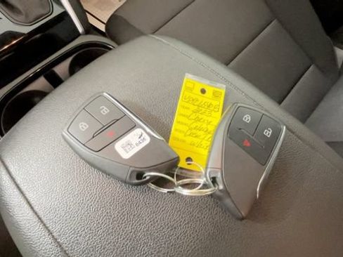 Used 2023 Chevrolet Colorado Trail Boss w/ Technology Package AWD/4WD image 28