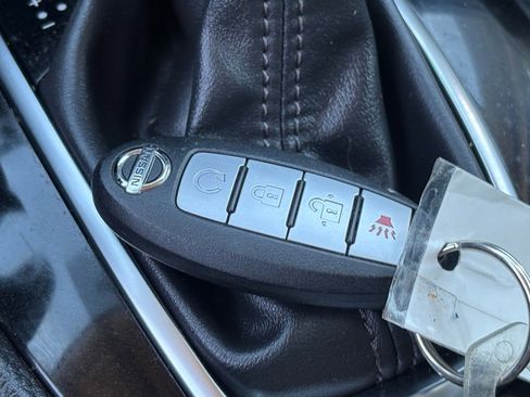 Used 2017 Nissan Rogue SV image 40