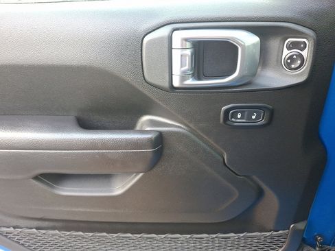 Certified 2023 Jeep Gladiator Sport image 12