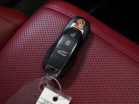 Used 2024 Porsche Macan S AWD/4WD image 43
