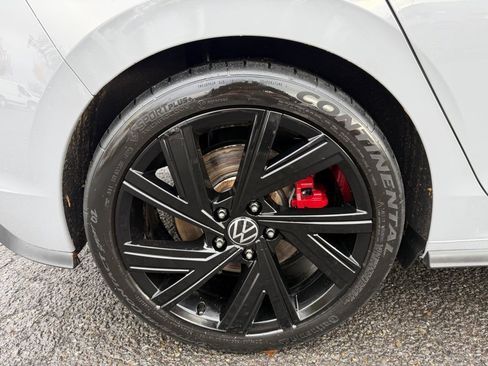 Used 2022 Volkswagen GTI SE image 9