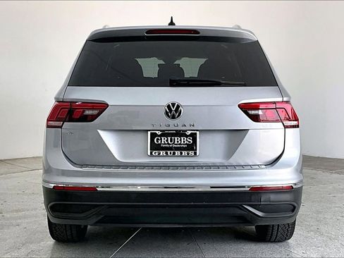 Used 2022 Volkswagen Tiguan SE image 6