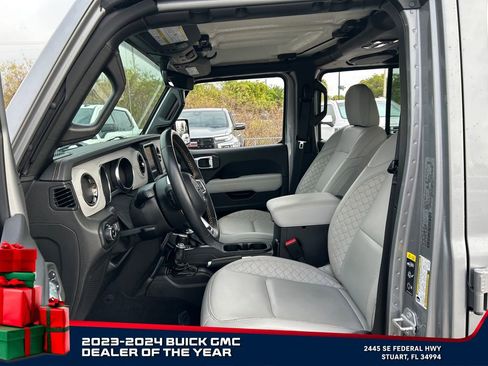 Used 2021 Jeep Gladiator Overland image 11