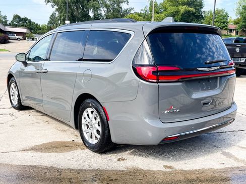 Used 2022 Chrysler Pacifica Touring-L FWD image 5