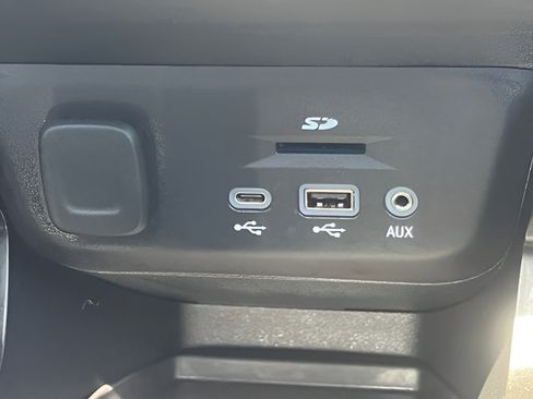 Used 2023 Chevrolet TrailBlazer RS w/ Sun and Liftgate Package FWD image 29