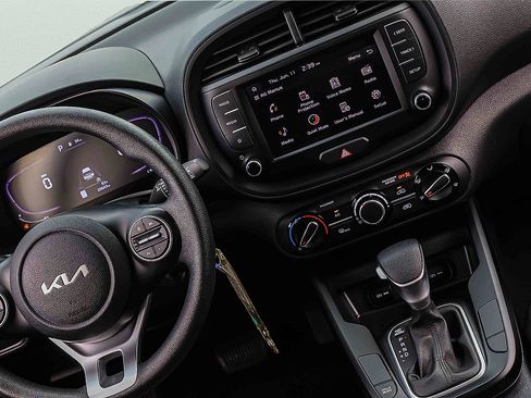 Certified 2025 Kia Soul LX w/ LX Technology Package FWD image 13