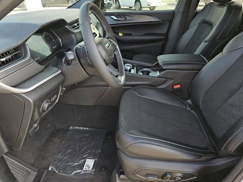 New 2025 Jeep Grand Cherokee Laredo image 22