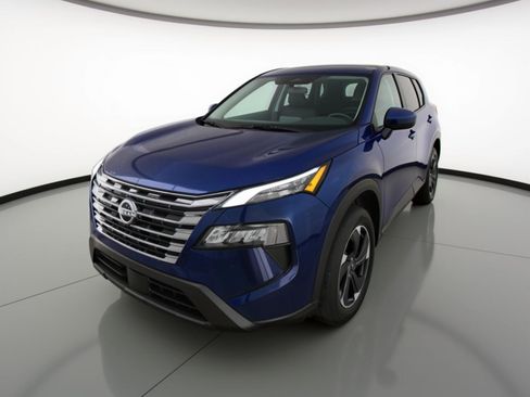 Used 2025 Nissan Rogue SV image 3