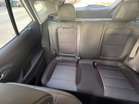 Used 2025 Chevrolet Trax LT image 38