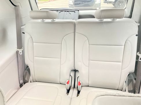 Used 2021 GMC Acadia SLT w/ Technology Package image 28